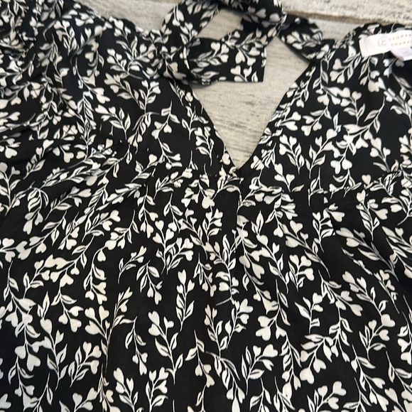 Lauren Conrad Black and White Floral Dress Top Size Medium - Picture 3 of 4